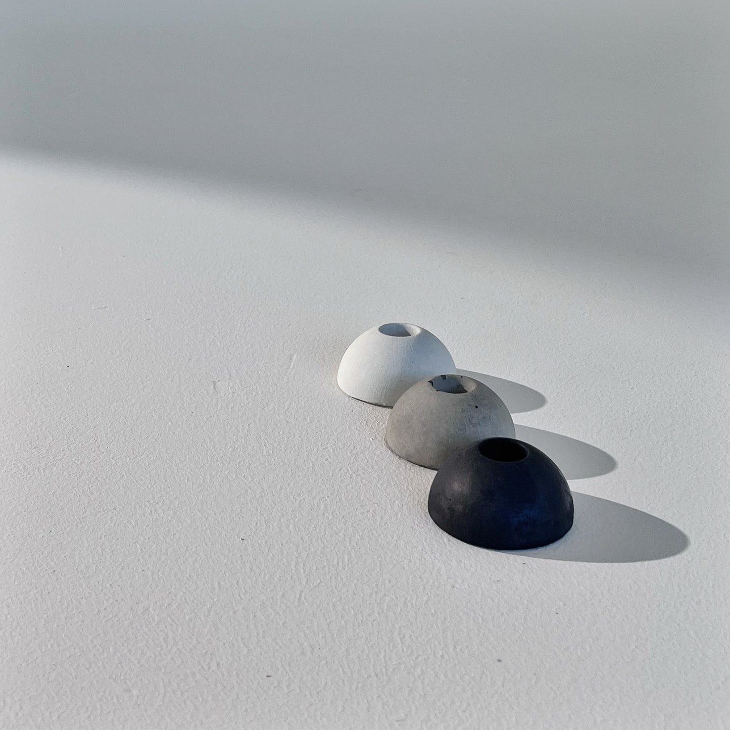 žvakidė // half orb