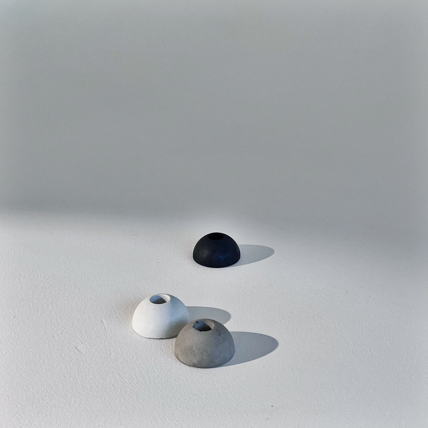 žvakidė // half orb