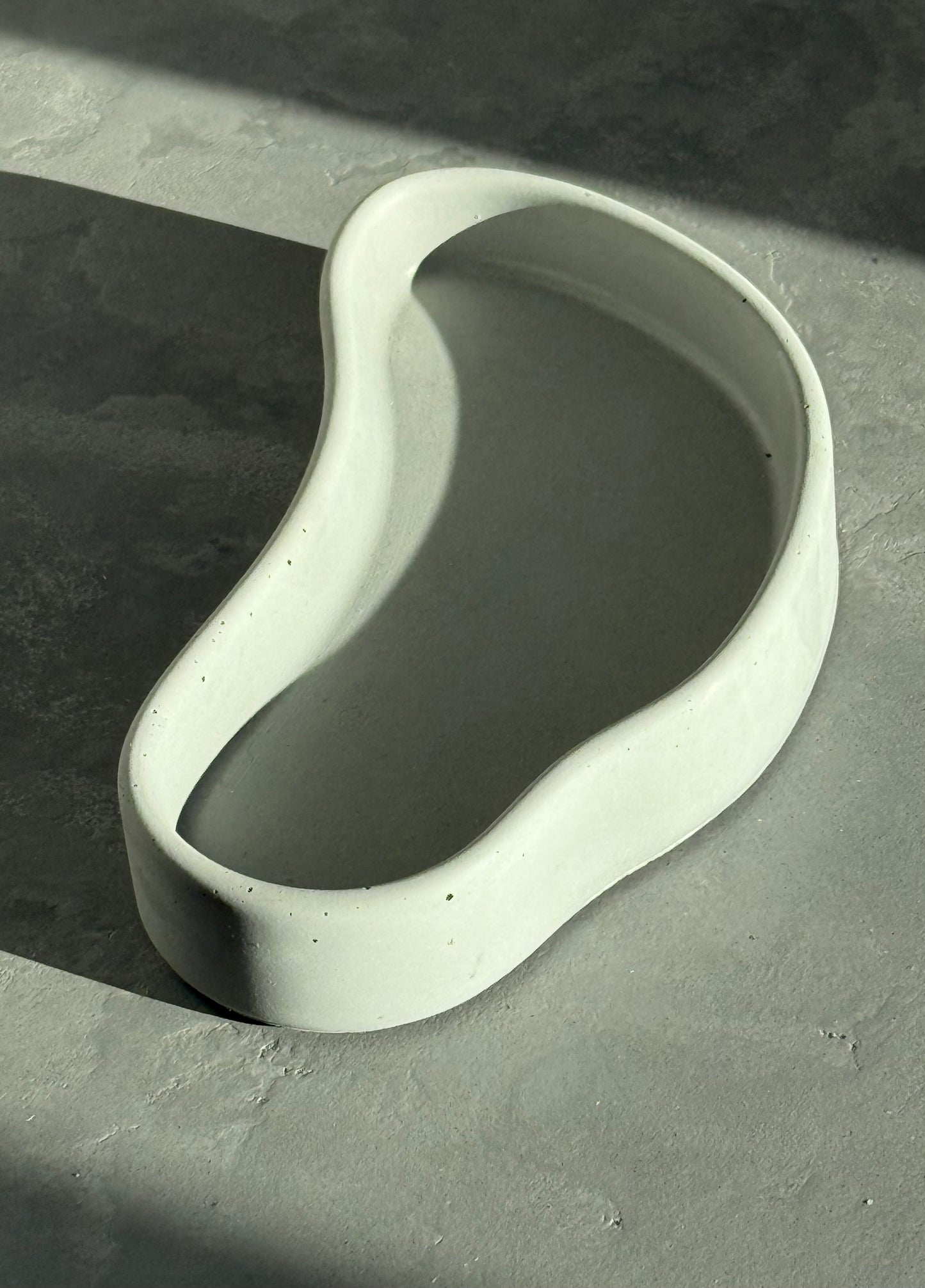 padėklas aukštais kraštais // lašas.