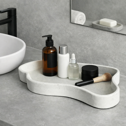 padėklas aukštais kraštais // debesis.