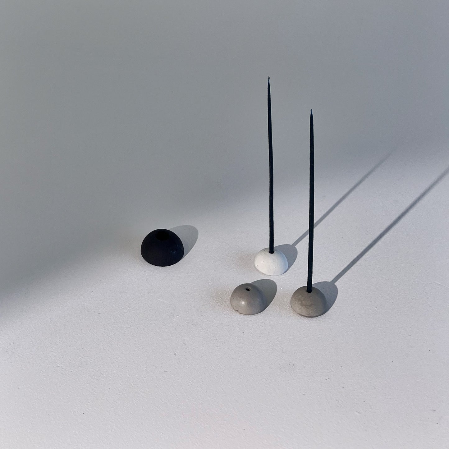 žvakidė plonoms žvakėms // half orb