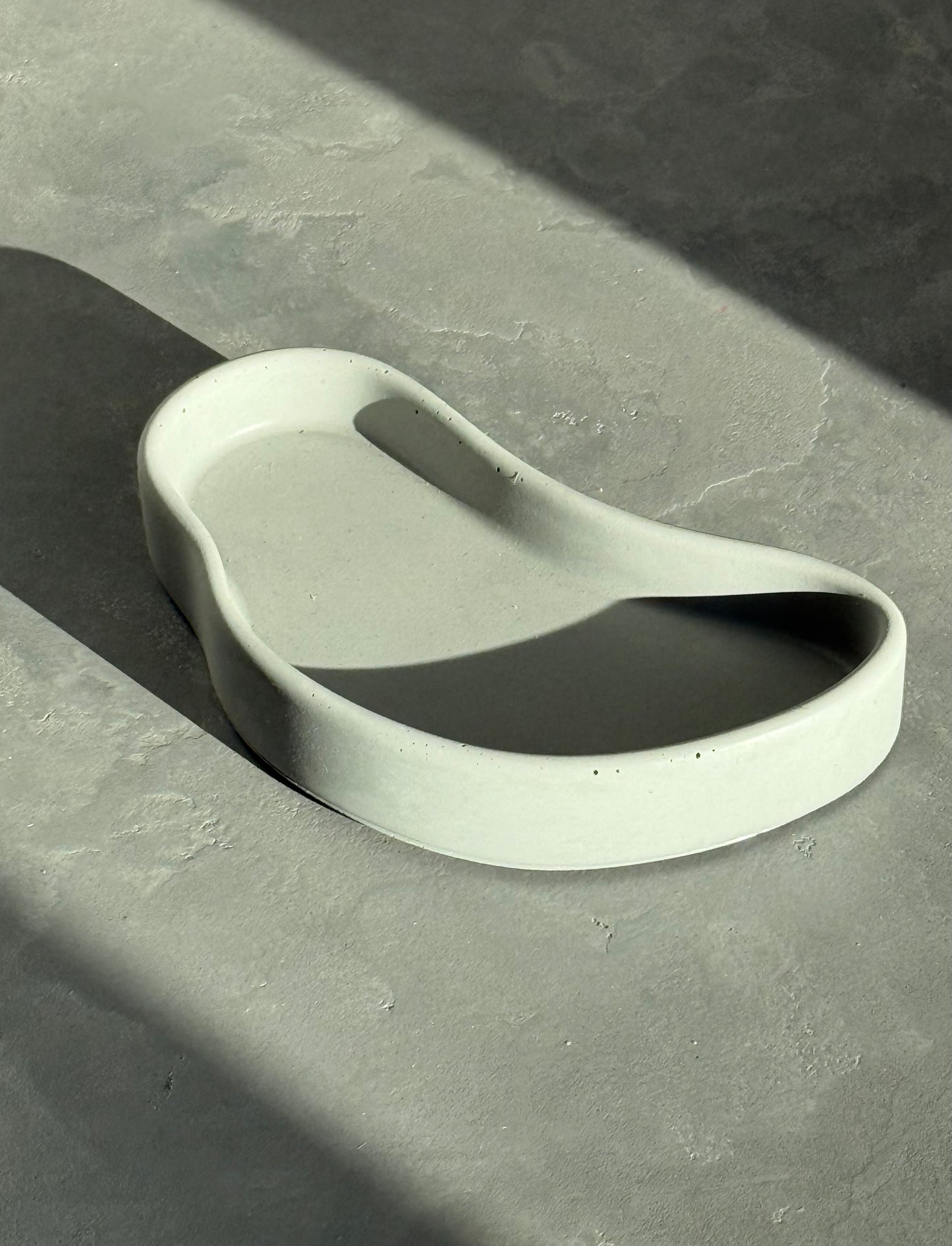 padėklas aukštais kraštais // lašas.