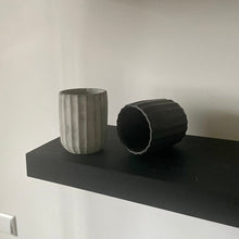 Įkelti vaizdą į galerijos rodinį, vaza // pieštukinė // indas uni.

