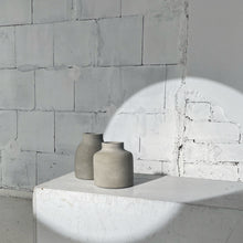 Įkelti vaizdą į galerijos rodinį, betono vaza I
